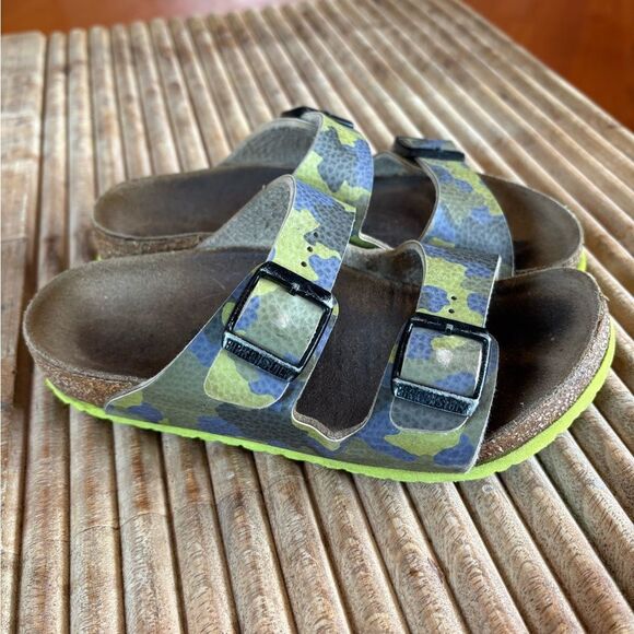 Kids Camo Birkenstock Sandals | size 32 - Picture 4 of 6